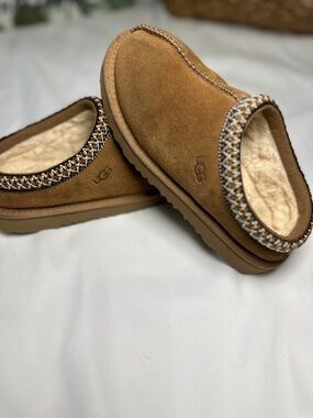 UGG Chestnut Suede Shearling-Lined Tasman size 3